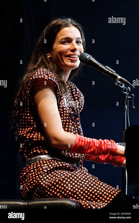  Yael Naim: A Musical Journey from Israel to International Stardom 