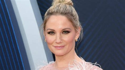 A Glimpse into Jennifer Nettles' Personal Life