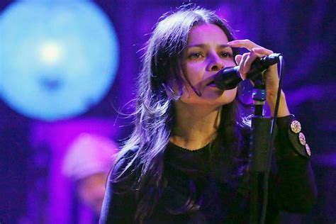 A Musical Journey: Exploring Hope Sandoval's Path to Stardom