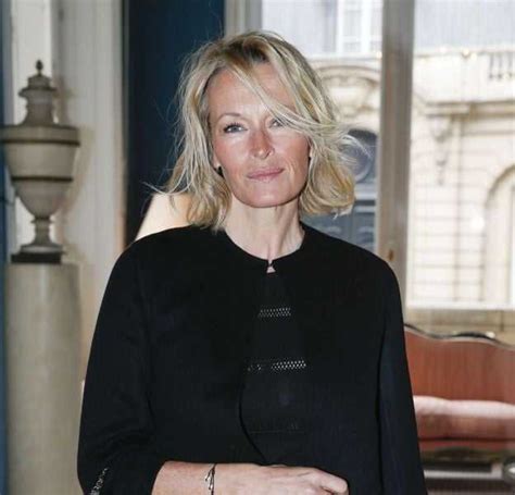 Age: How Old is Estelle L Hallyday?