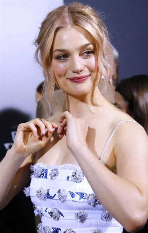 Alison Sudol's Age, Height, and Physical Attributes