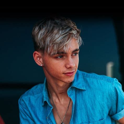 All About Corbyn Besson: His Age and Background