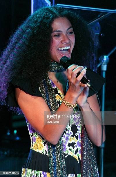 Amel Larrieux: Biography and Early Life