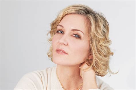 Amy Carlson: Unveiling the Path of a Talented Performer