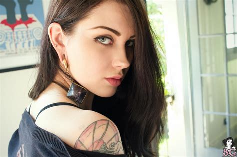 An analysis of the influence of age on Arwen Suicide's successful modeling career