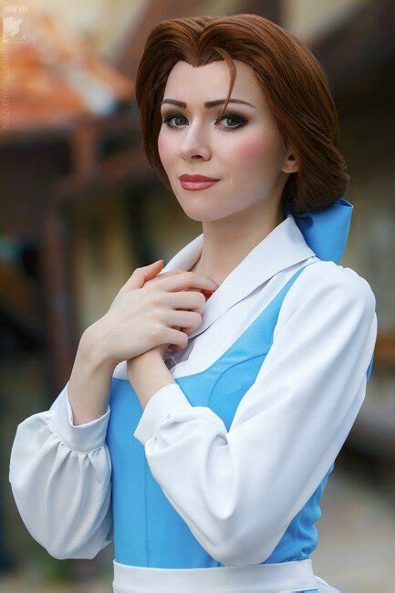 Belle Cosplay: Biography