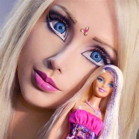 Biography and Early Life of the Fascinating Barbie Doll