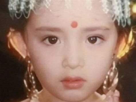 Early Life and Childhood of Yang Mi