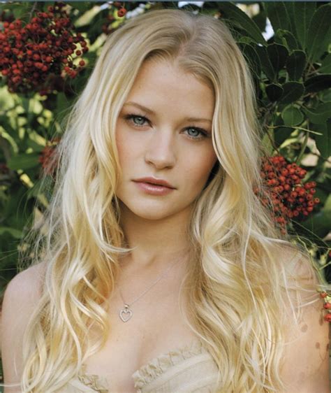 Exploring Emilie De Ravin's Age and Personal Life