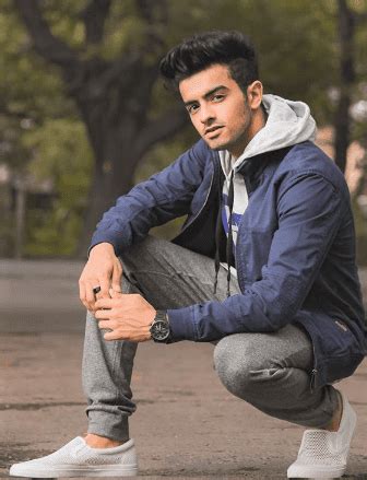 Exploring the Height and Physique of Sanket Mehta