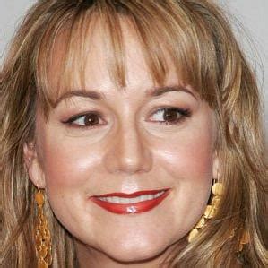 Exploring the Personal Life of Megyn Price: An Insight into Her Age