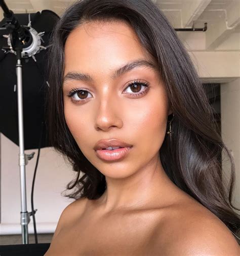 Fiona Barron: From a Small Town to Instagram Stardom