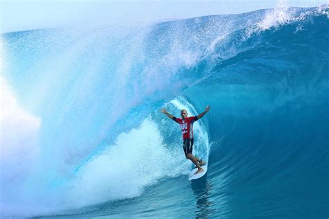 Kelly Surfer: A Rising Star in the World of Wave Riding