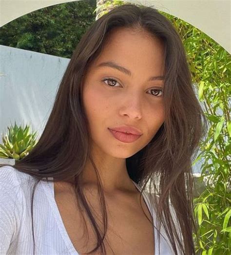 Lessons and Tips from Fiona Barron for Aspiring Influencers