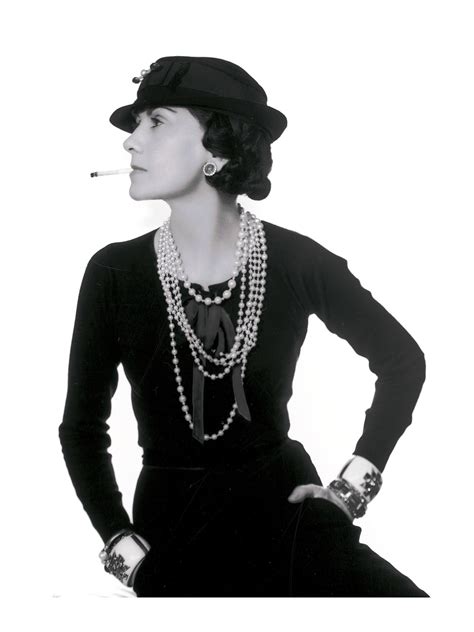 Lola Chanel's Signature Style and Figure