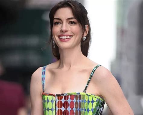 Measurements that define her beauty: Anne Hathaway's age, height, and figure