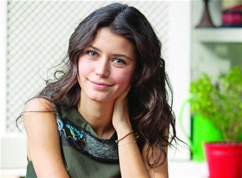 Rising Star: Beren Saat's Impact on the Turkish Entertainment Industry