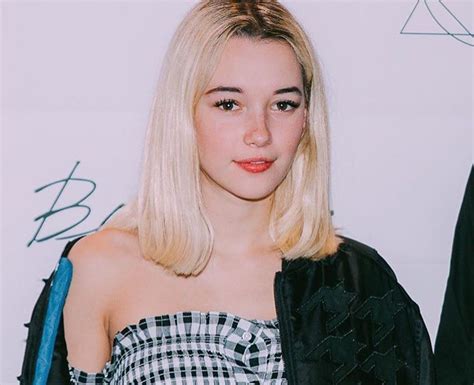 Rising Star in the Fashion Industry: An Introduction to Sarah Snyder