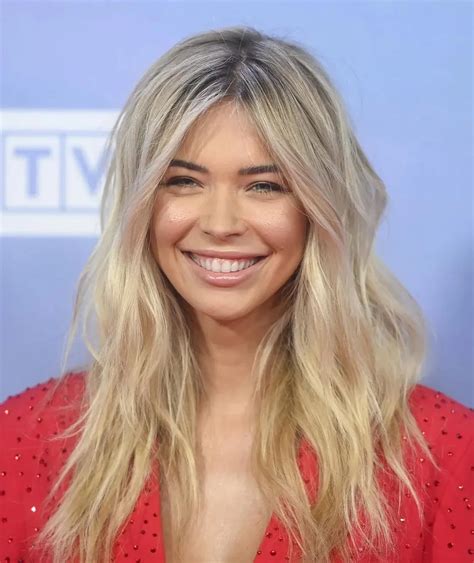 Sandra Kubicka's Age and Personal Life