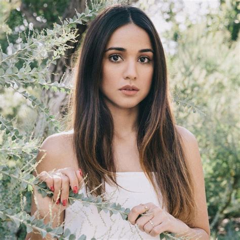 Summer Bishil's Height and Figure: Defying Stereotypes