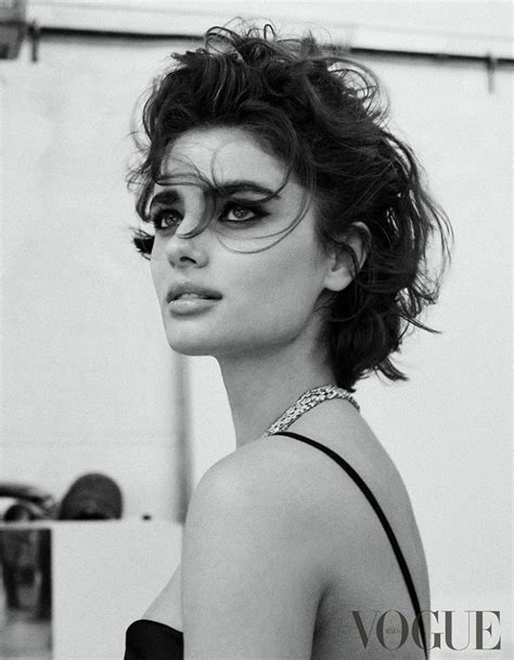 Taylor Hill: Emergence of a Promising Talent in the Fashion World