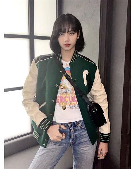 The Height of Style: Lisa's Fashion Sense and Iconic Looks