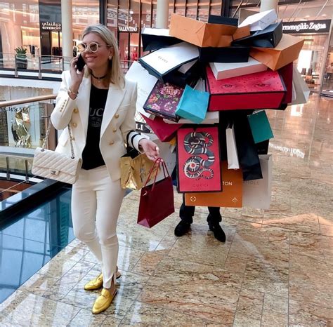 The Impressive Fortune of Jessica Pears: A Peek into Her Extravagant Lifestyle