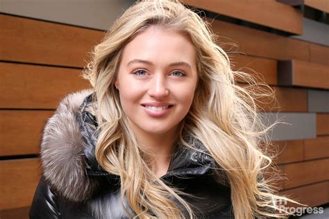 The Influence of Iskra Lawrence: Redefining Beauty Standards Worldwide