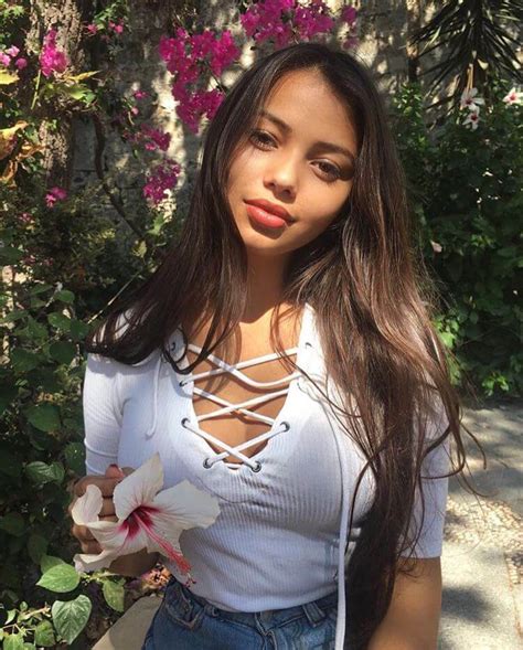 The Physical Appearance of Fiona Barron: Age, Height, and Figure