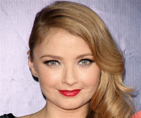 Trivia and Interesting Facts about Elisabeth Harnois