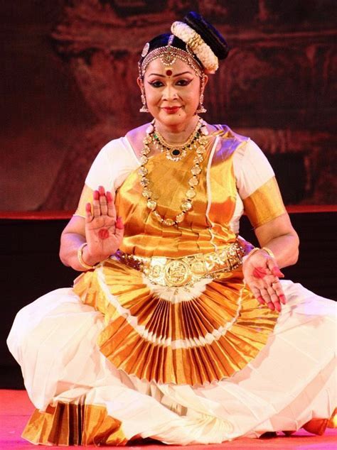 Unveiling the Life of Mohiniyattam Exponent - Biography of Kalamandalam Kshemavathy